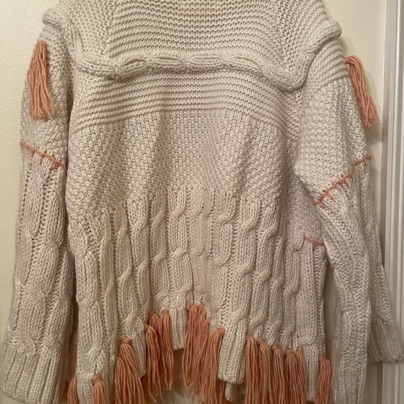 Beautiful Anthropologie Cream Tassel Cardigan One Size - Picture 7 of 11